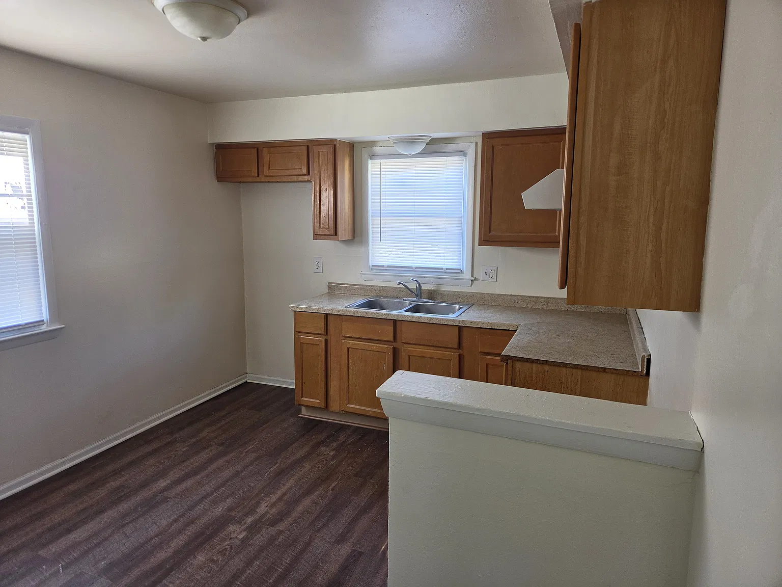 3 bed, 1000 sqft, $1,350 — Photo 3