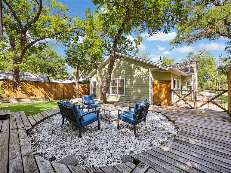 3300 Harris Park Ave — Photo 17