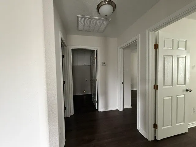 1209 N Houston Ave — Photo 4