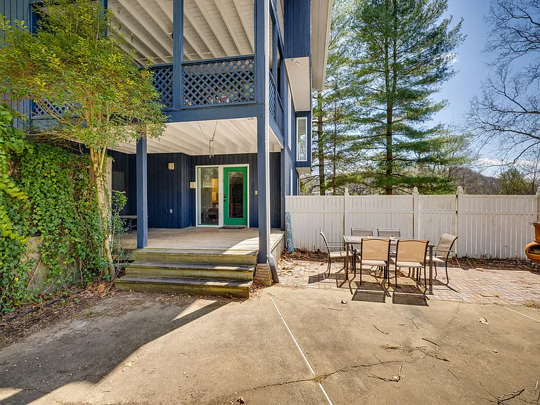5009 Emerald Dr #2 — Photo 18