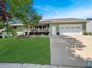 604 W 9th St, Dell Rapids, SD 57022