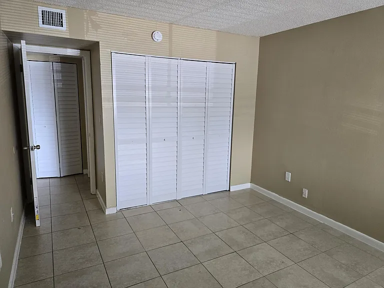 711 N Pine Island Rd #213 — Photo 11