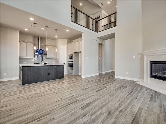 4th image of 3445 Poinsettia Way