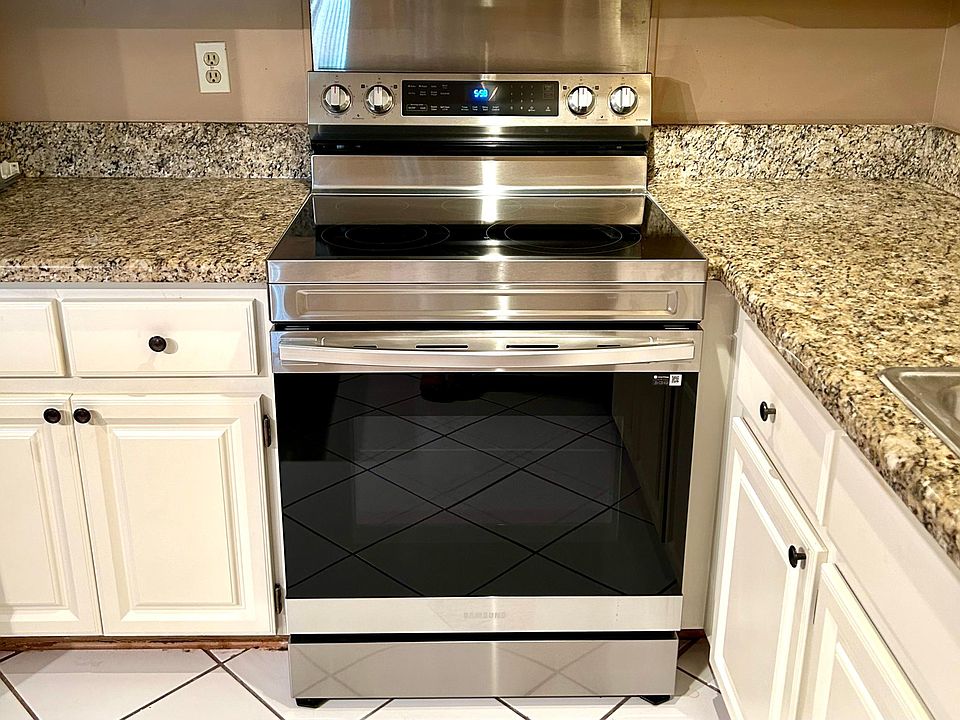 Brand new Samsung electric range.