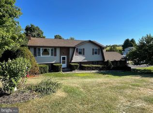 800 N End Rd, Mohrsville, PA 19541