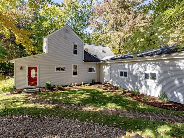 44 Linden Ave, East Longmeadow, MA 01028