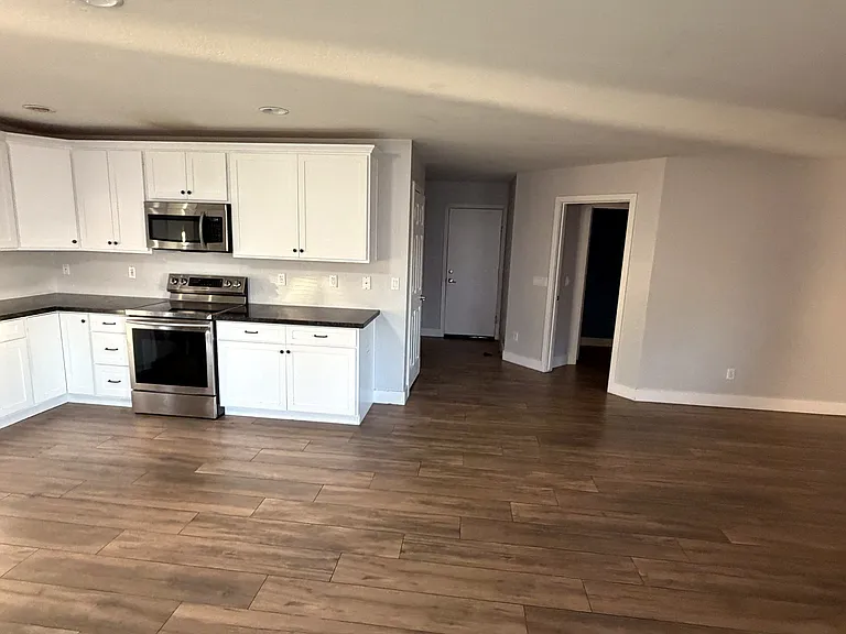 3852 W Belle Ave — Photo 4