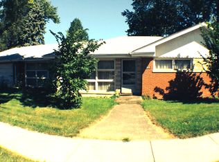 200 Middaugh Rd, Clarendon Hills, IL 60514