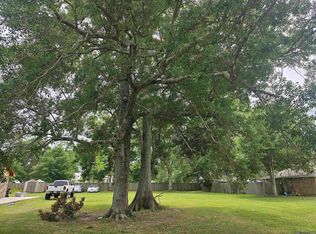 Lake Park Ave, Gonzales, LA 70737