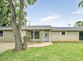 4400 Robinhood Cir, Bryan, TX 77803