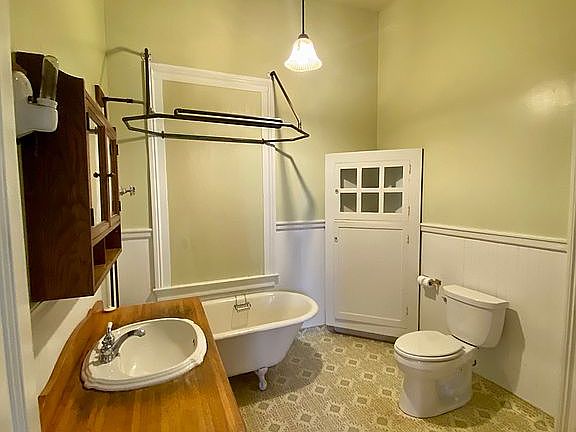 Full bath 1
