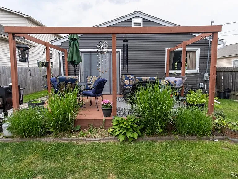 23400 Reynolds Ave — Photo 28