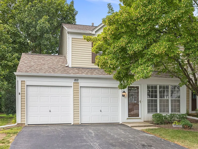 182 Half Moon Cir — Photo 1
