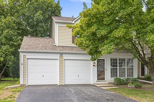 182 Half Moon Cir Photo 1