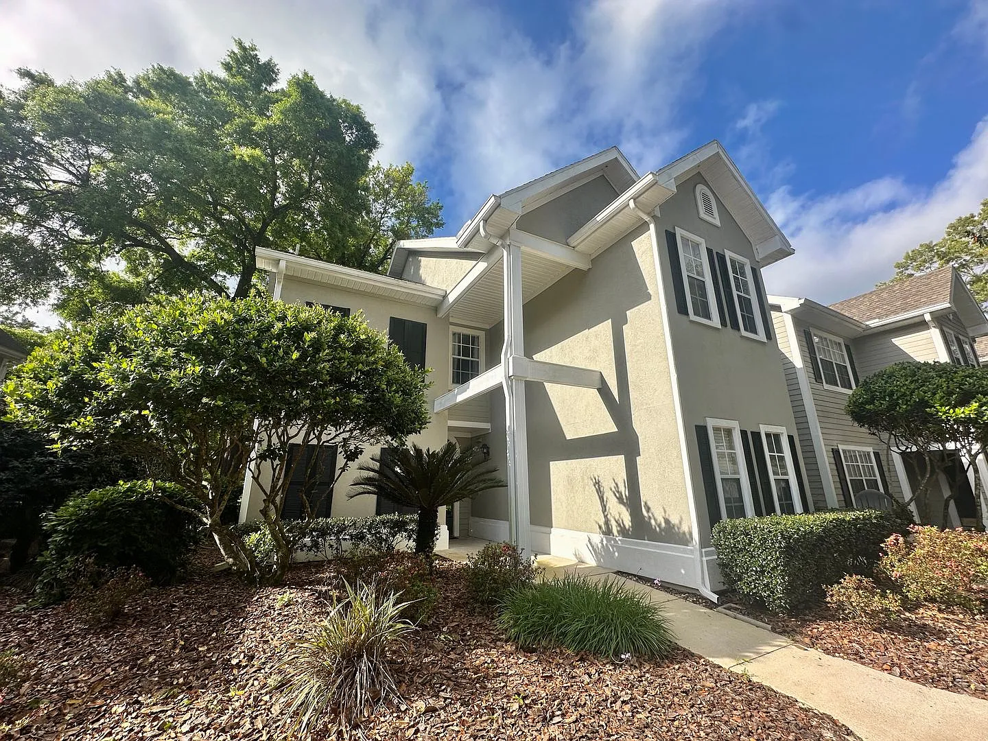 Spacious 2BR/2BA Ground Floor Condo with Golf Course Views Pool & Gym Access! — Photo 2