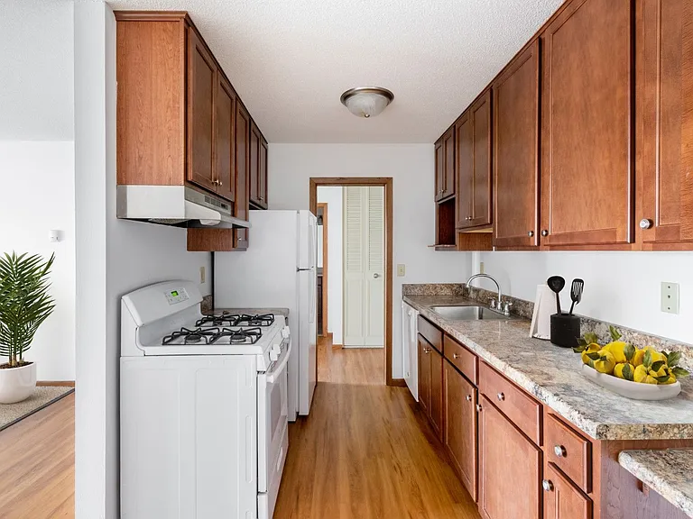 Sumter Green Apartments — Photo 38