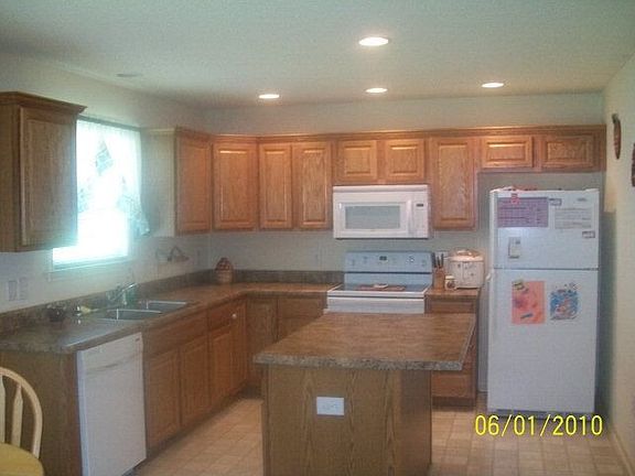 3rd image of 585 Lochshire Ln