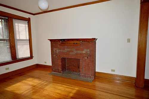 2116 W Berteau Ave #1 Photo 1