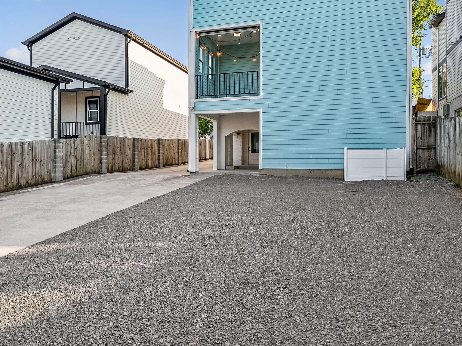 1 bed, 2.0 bath, 1089 sqft, $1,950 — Photo 3