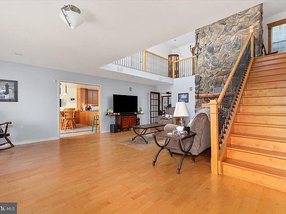 4th image of 209 Park Ridge Ct