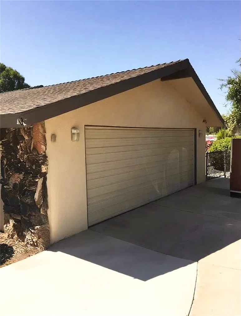 3 bed, 2.5 bath, 1999 sqft, $3,100 — Photo 2