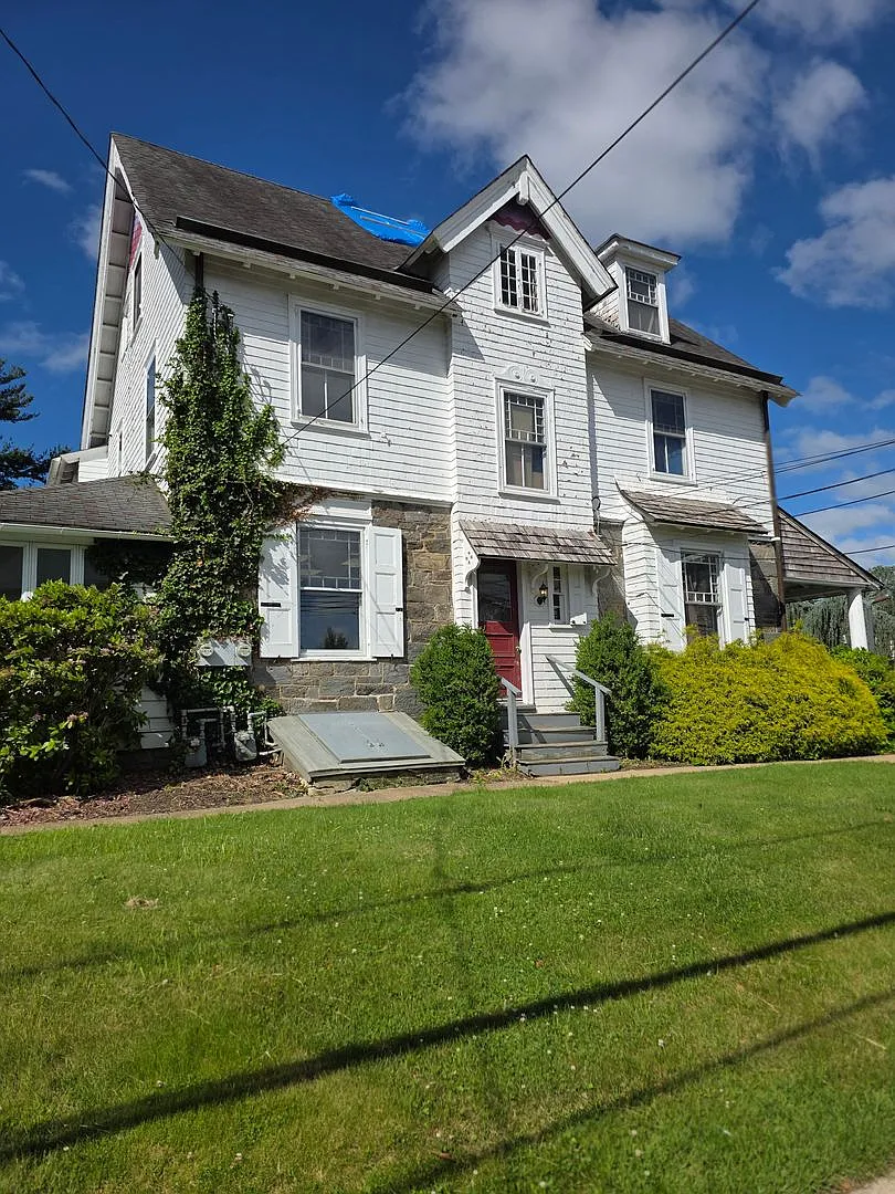 1858 Guernsey Ave — Photo 2