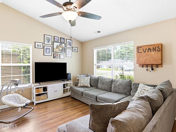 3rd image of 620 S Hampton Drive