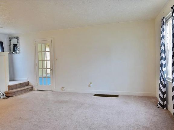 5th image of 414 Meadowbrook Ave SE