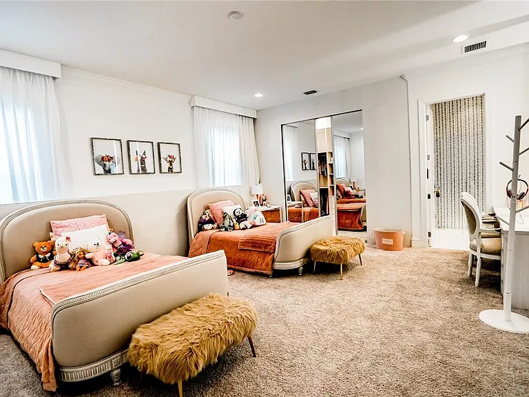 3999 Isabella Cir — Photo 28