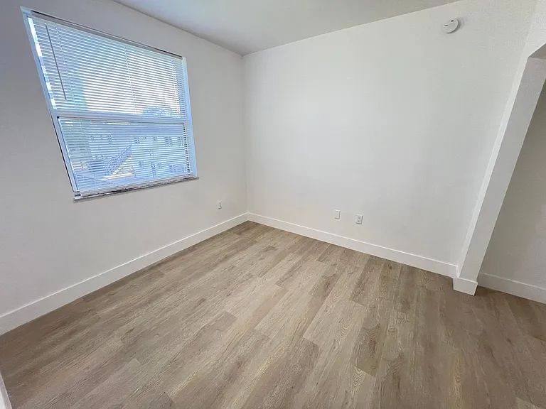 720 NW 61st St #10 — Photo 11