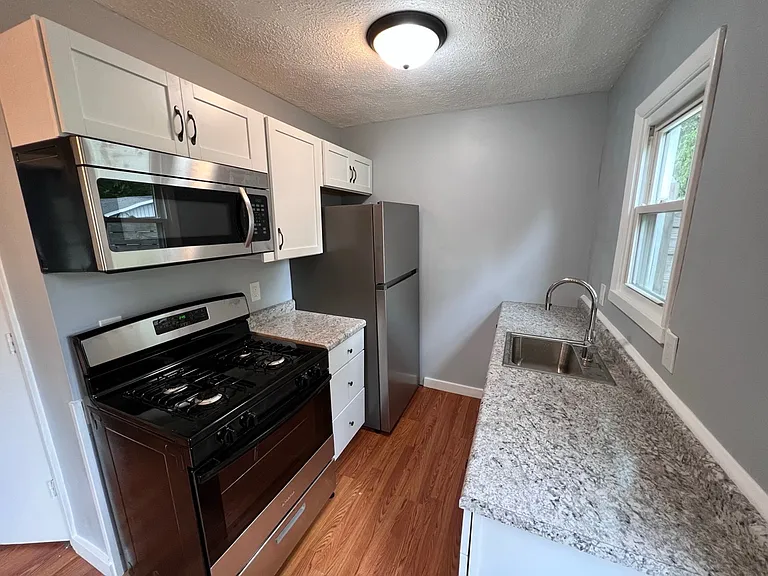 320 W Henry St #2 — Photo 10