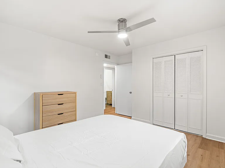 Summercrest Apartments — Photo 18