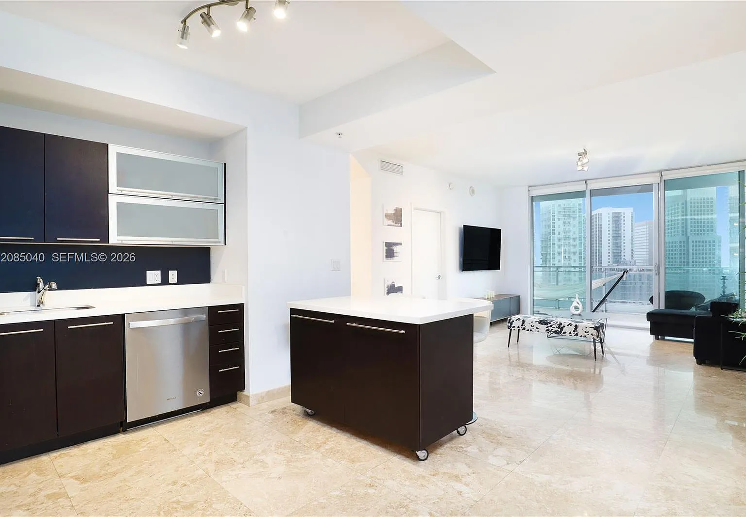 Ivy Condo — Photo 2
