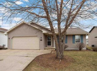 1290 Wheatfield Way, Oshkosh, WI 54904