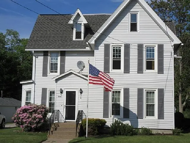 12 Goodrich St photo 1