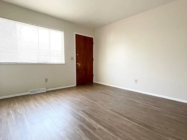 5517 Douglas Rd — Photo 2