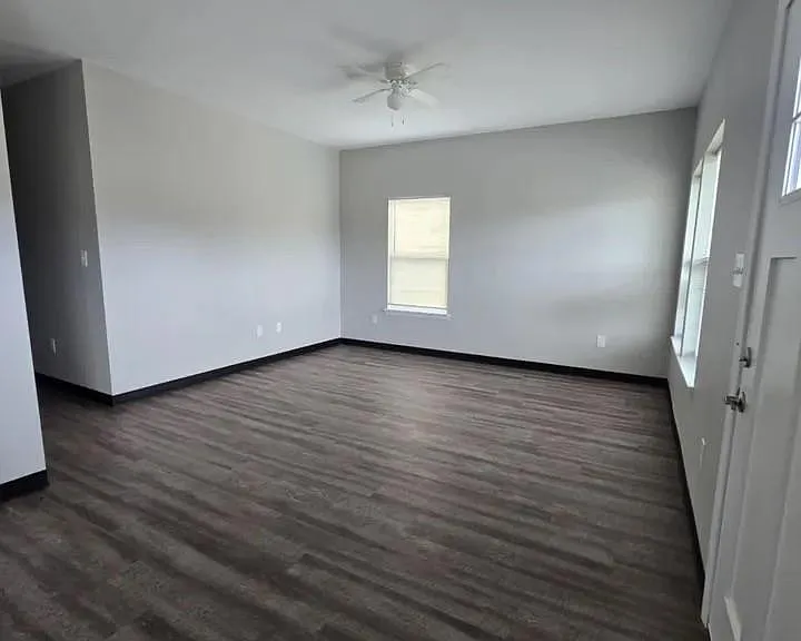 1714 Sayers St — Photo 2
