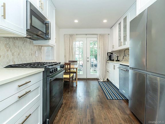 3rd image of 37 Dunwood Rd APT B