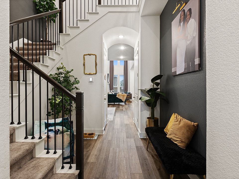 1st image of 1124 Queensdown Way