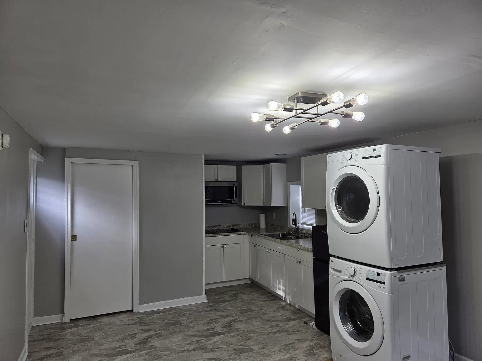 Studio, 400 sqft, $950 — Photo 2