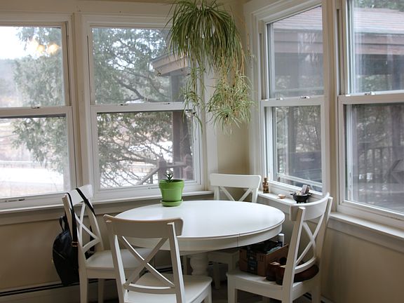 eat in nook in the kitchen