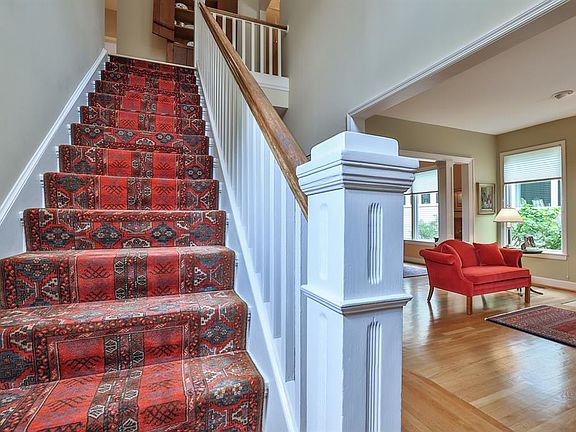4th image of 551 Stanley Ave