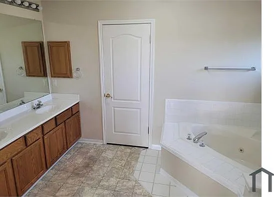 4 bed, 2720 sqft, $2,500 — Photo 4