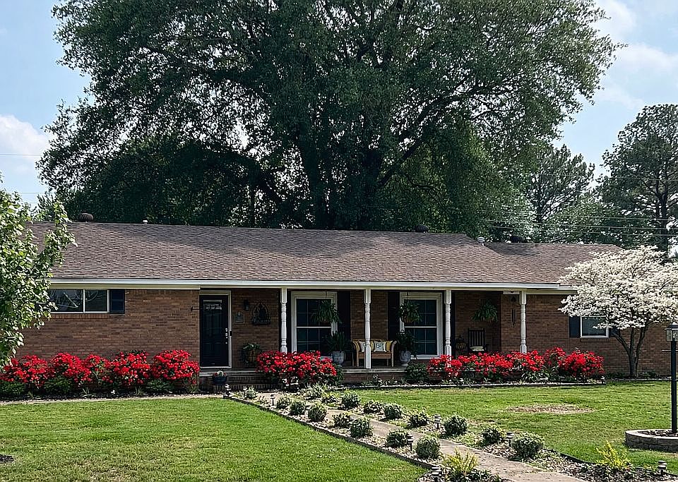 1st image of 1007 Collum Ln W