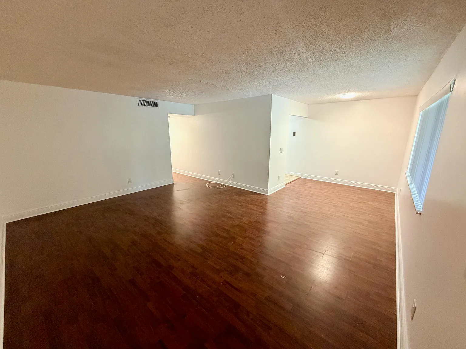 2 bed, 2.0 bath, 921 sqft, $1,850 — Photo 2