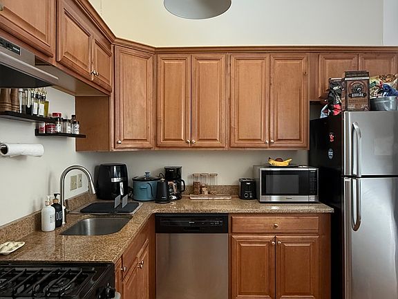 3rd image of 19 Quincy Clos Unit 19