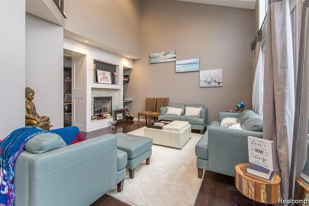 4 bed, 4.5 bath, 2632 sqft, $4,000 — Photo 3