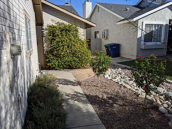 2nd image of 26218 Newport Ave