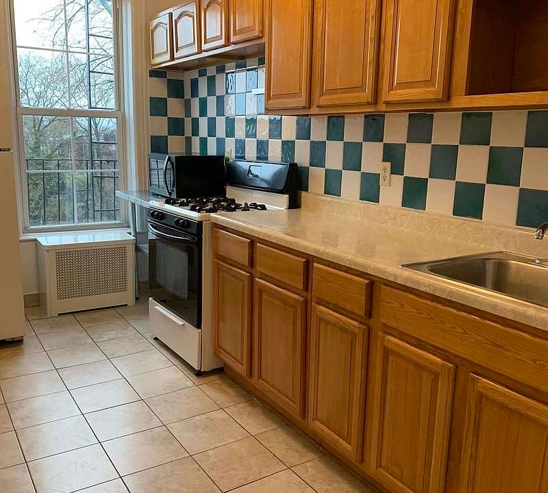 1st image of 444 6th Ave #4