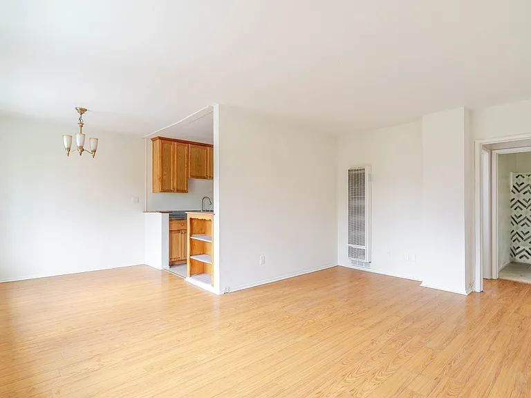4514 Franklin Ave #5 — Photo 4